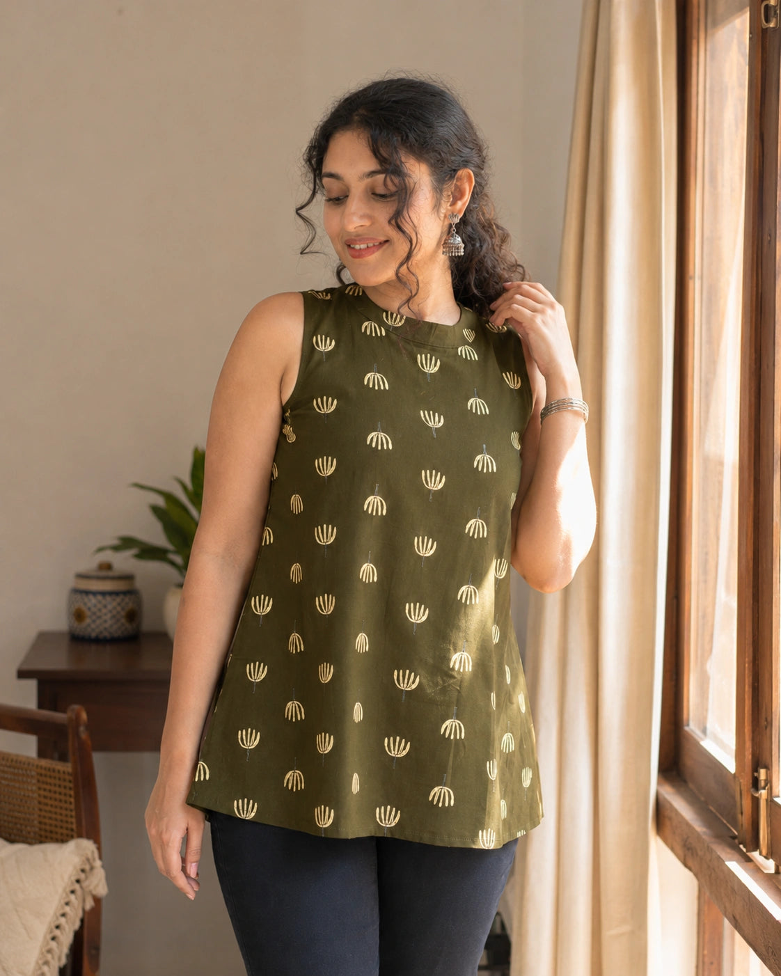 Harita Lotus Sleeveless Kurti
